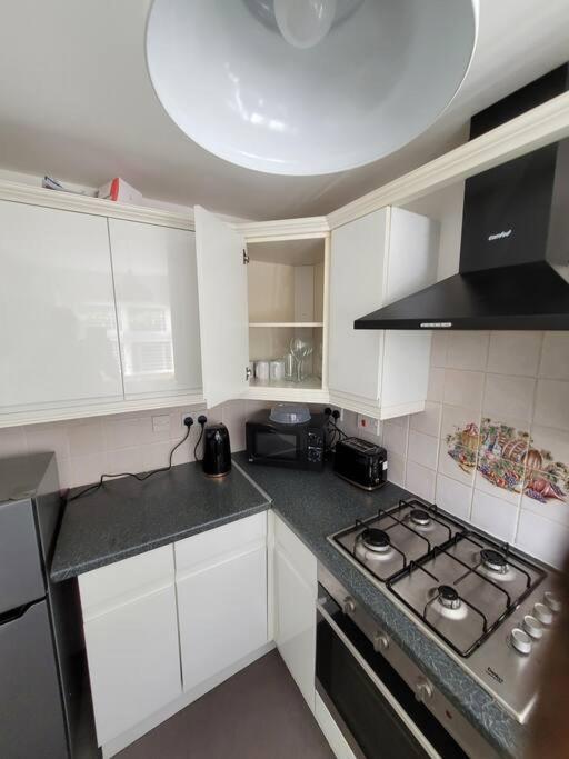 2 Bedroom End Of Terrace House Wellington  Extérieur photo