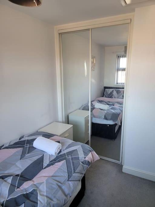 2 Bedroom End Of Terrace House Wellington  Extérieur photo