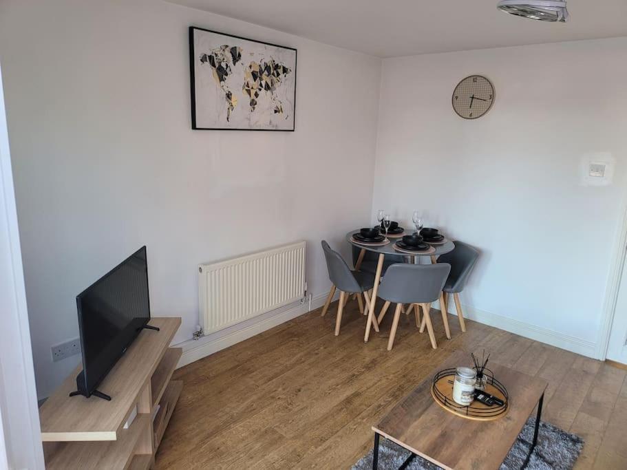 2 Bedroom End Of Terrace House Wellington  Extérieur photo