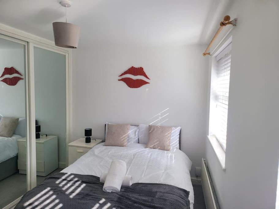 2 Bedroom End Of Terrace House Wellington  Extérieur photo