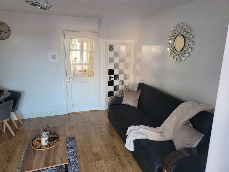 2 Bedroom End Of Terrace House Wellington  Extérieur photo