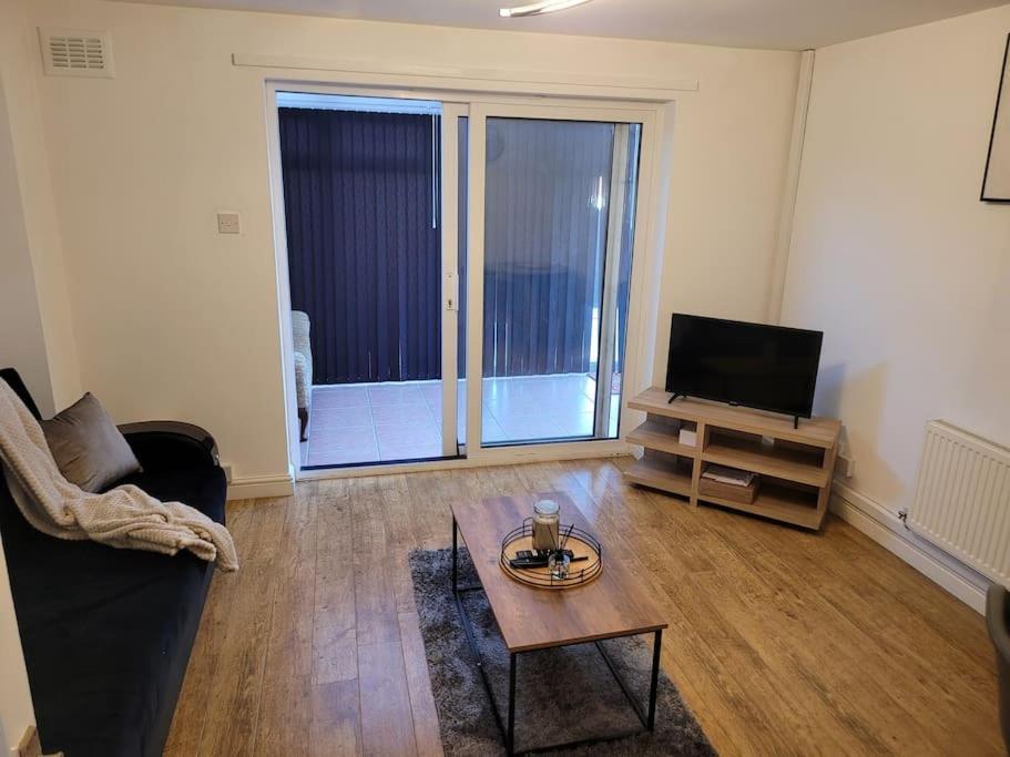 2 Bedroom End Of Terrace House Wellington  Extérieur photo