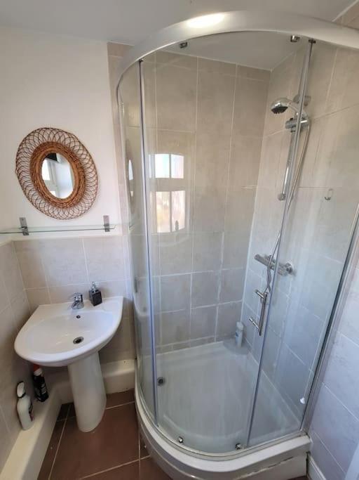 2 Bedroom End Of Terrace House Wellington  Extérieur photo